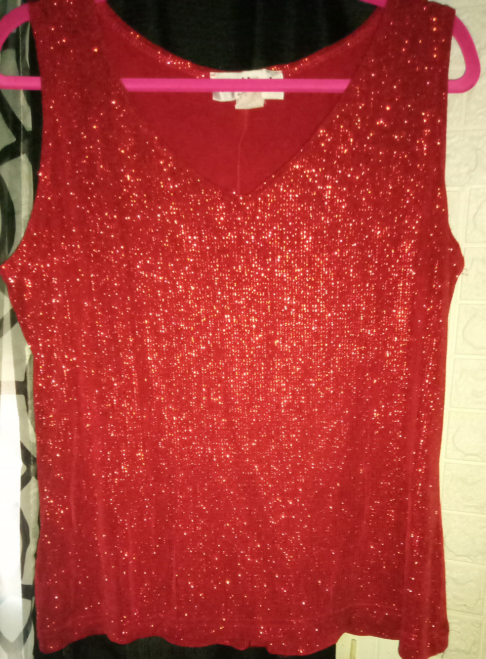 Ronni Nicole By Ouida Red Sequin Sleeveless Top V Neck